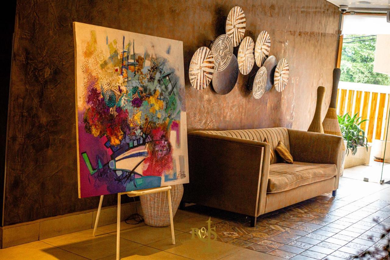 Roots Hotel Apartments Abidjan Bagian luar foto
