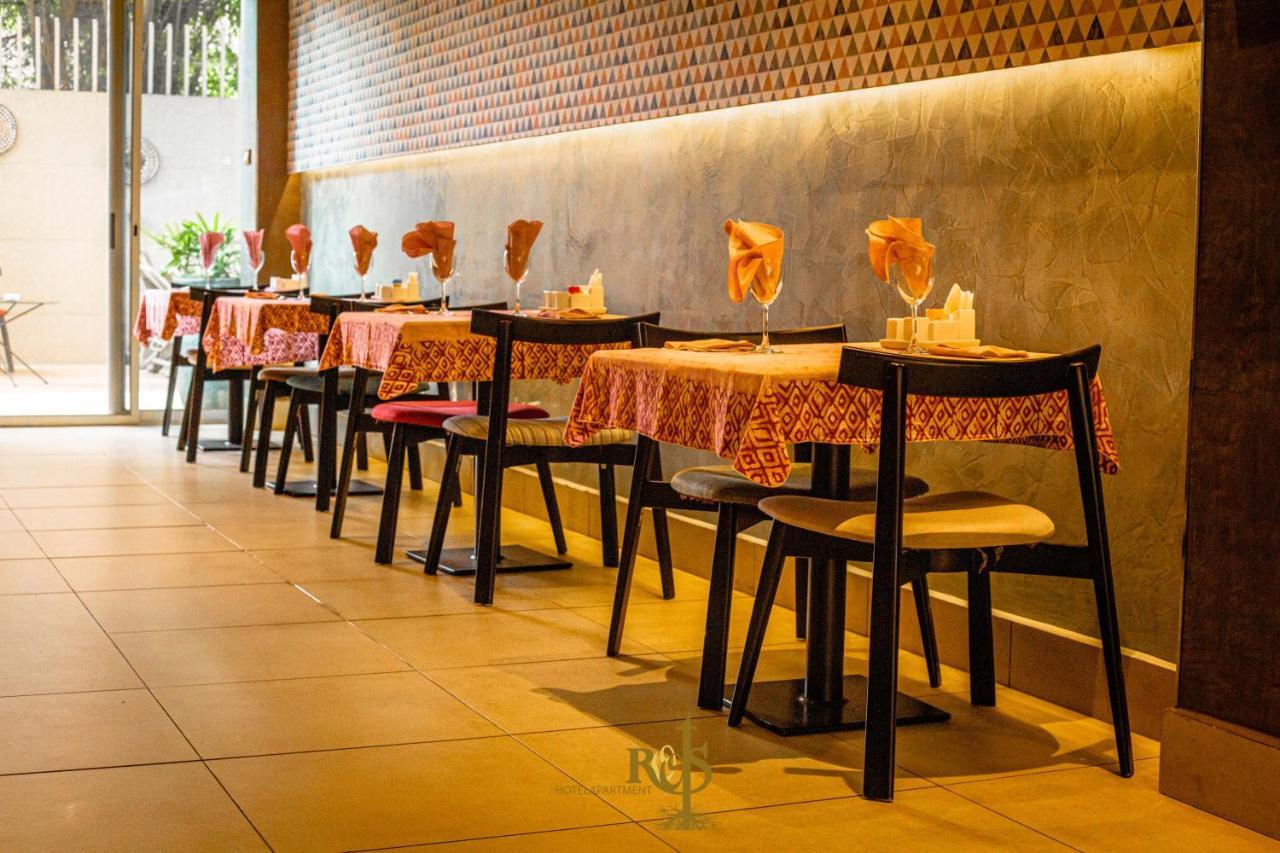 Roots Hotel Apartments Abidjan Bagian luar foto