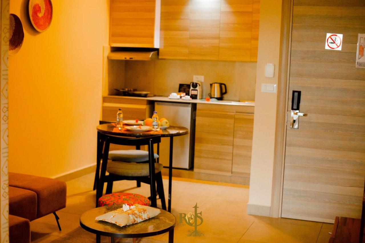 Roots Hotel Apartments Abidjan Bagian luar foto