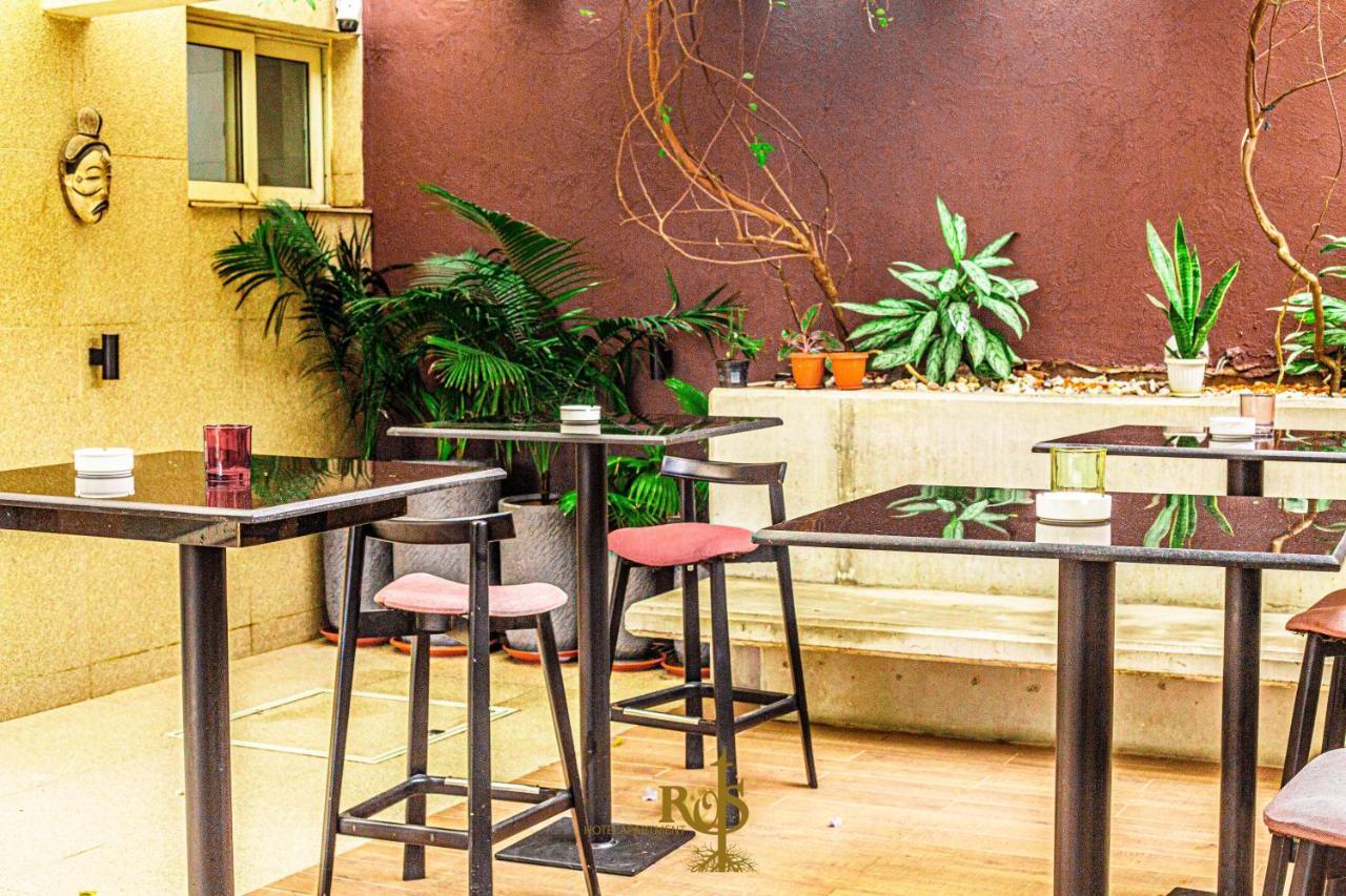Roots Hotel Apartments Abidjan Bagian luar foto