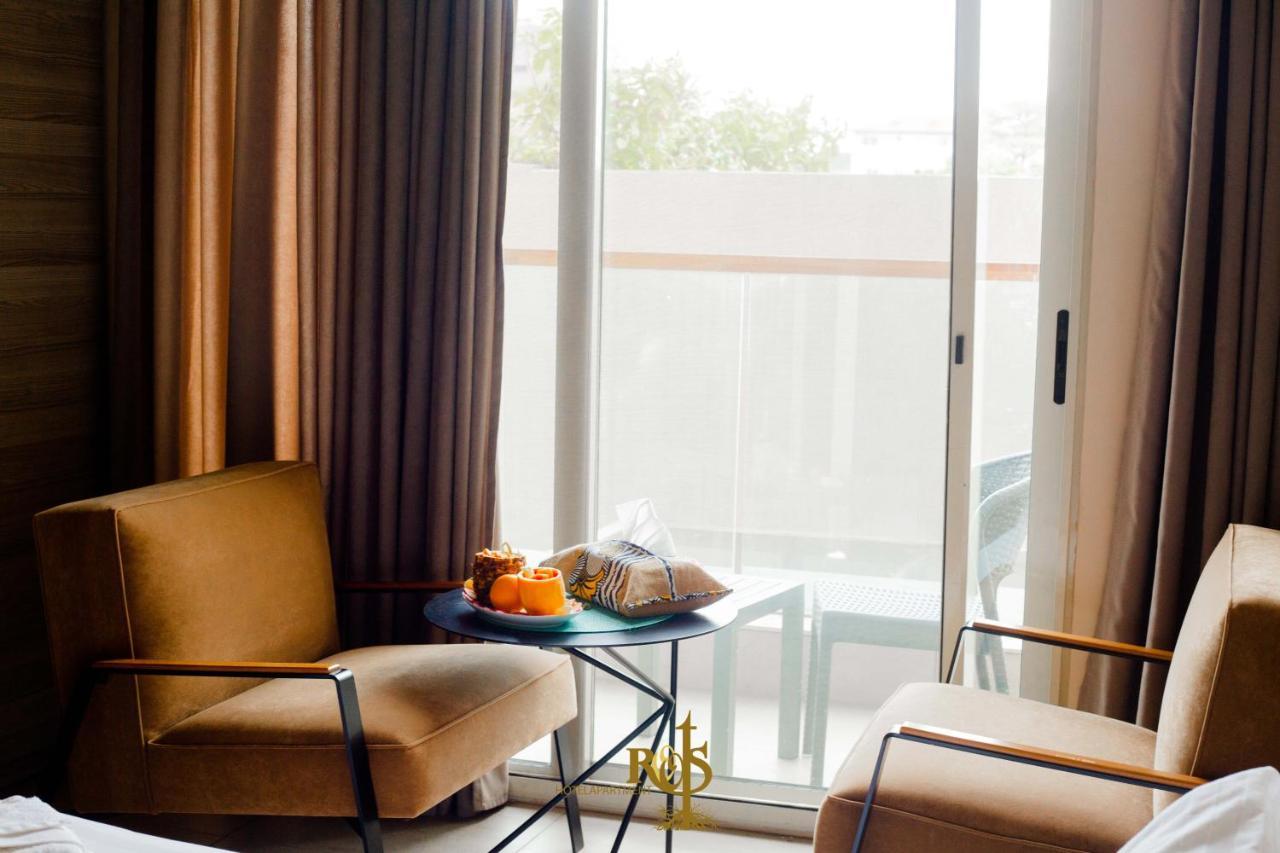Roots Hotel Apartments Abidjan Bagian luar foto