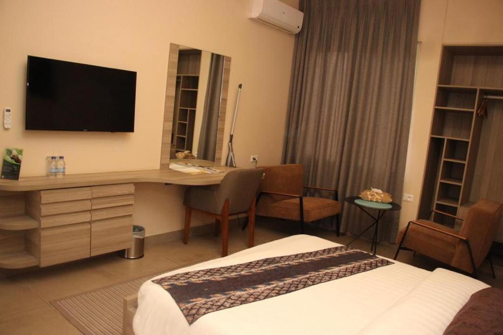 Roots Hotel Apartments Abidjan Bagian luar foto