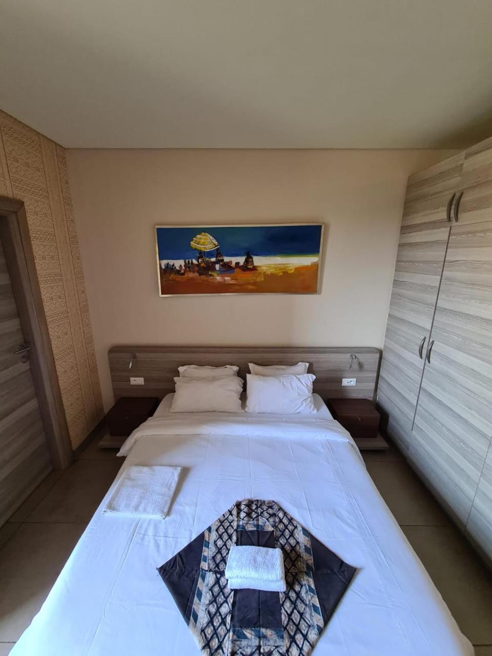 Roots Hotel Apartments Abidjan Bagian luar foto