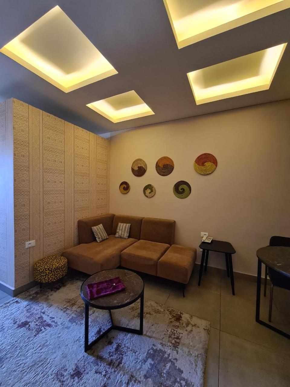 Roots Hotel Apartments Abidjan Bagian luar foto