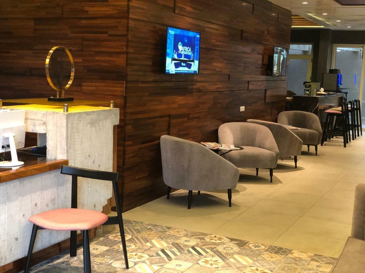 Roots Hotel Apartments Abidjan Bagian luar foto