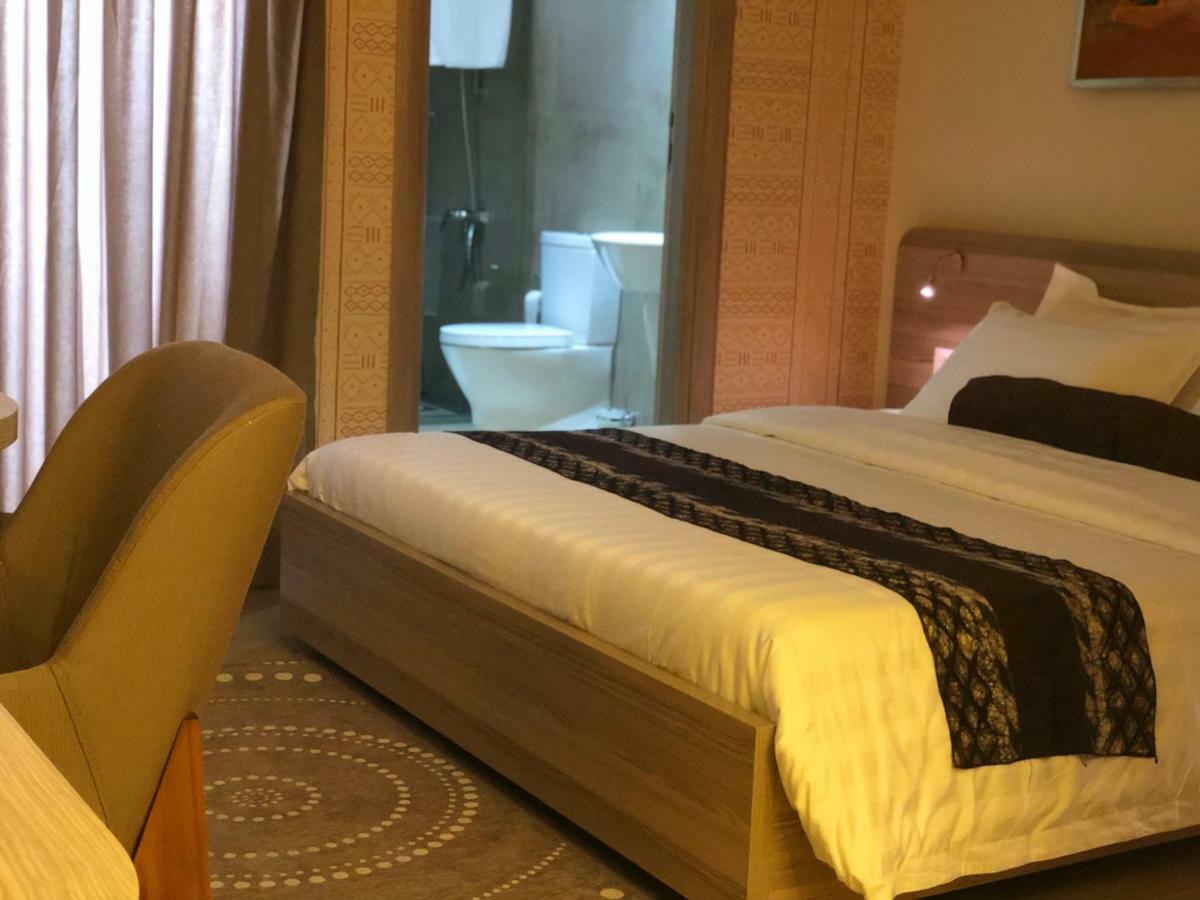 Roots Hotel Apartments Abidjan Bagian luar foto
