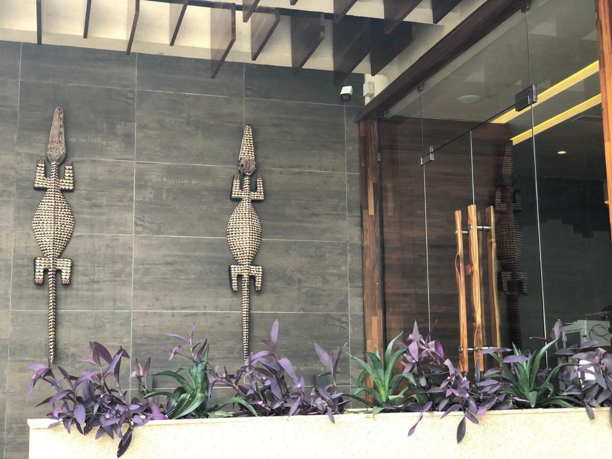 Roots Hotel Apartments Abidjan Bagian luar foto