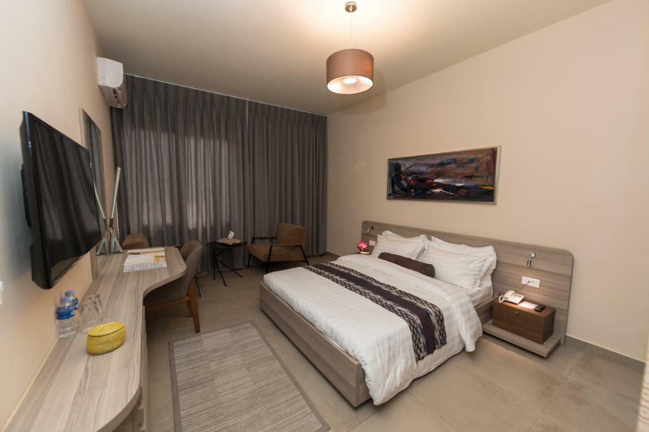 Roots Hotel Apartments Abidjan Bagian luar foto