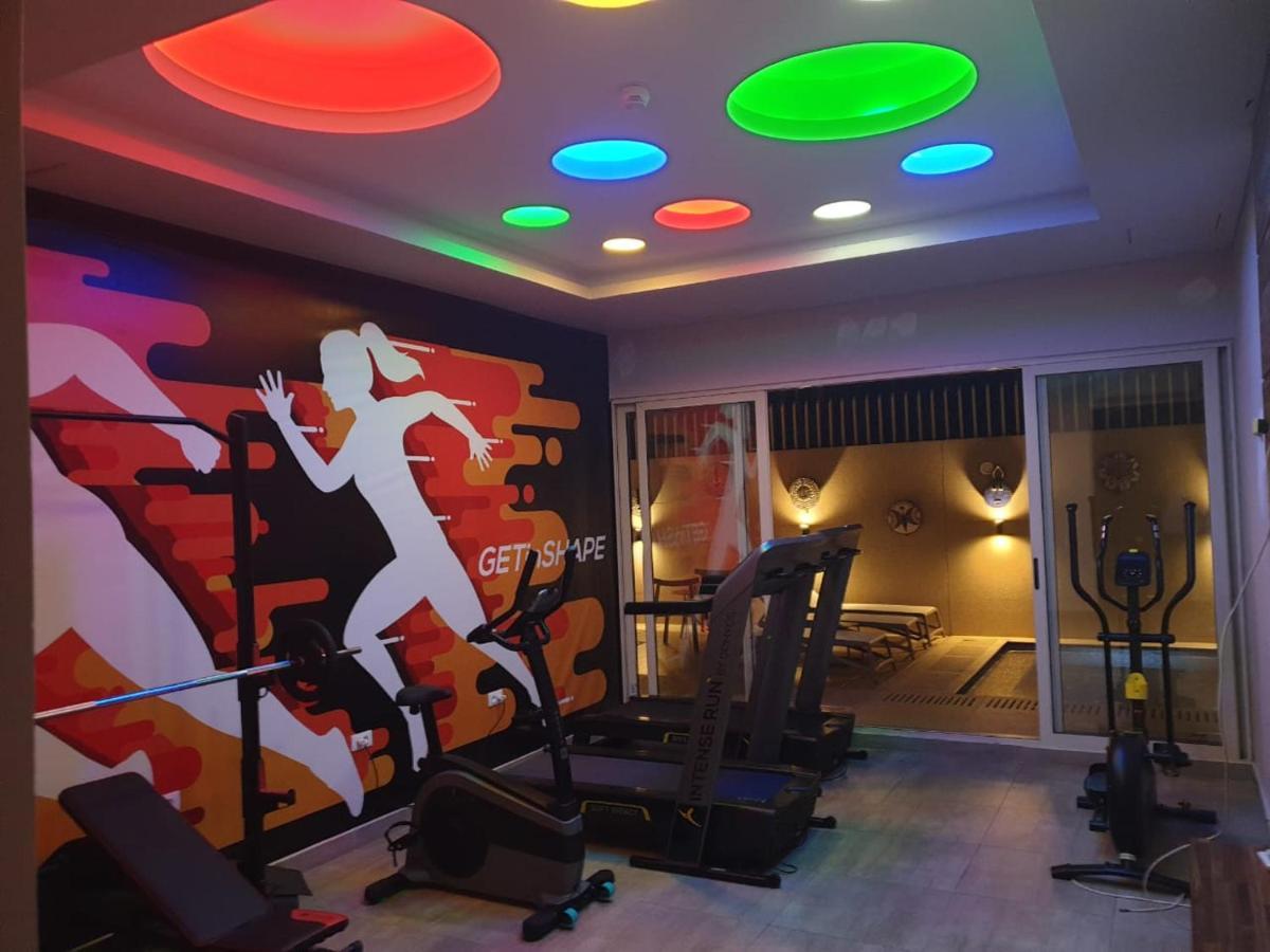 Roots Hotel Apartments Abidjan Bagian luar foto