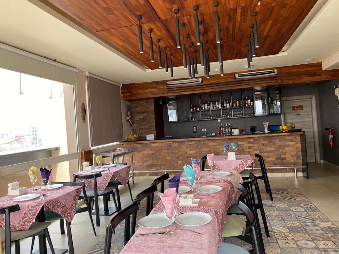 Roots Hotel Apartments Abidjan Bagian luar foto